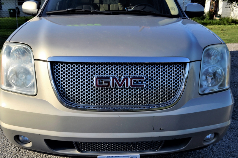 concession-moto-MENTON-min_gmc-yukon-truck-grill-2828425